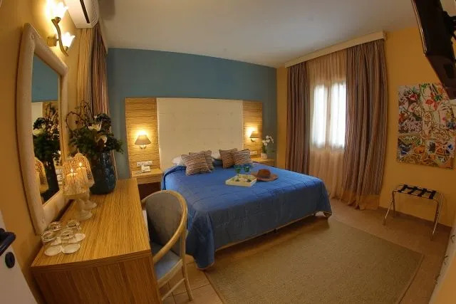 Syros room