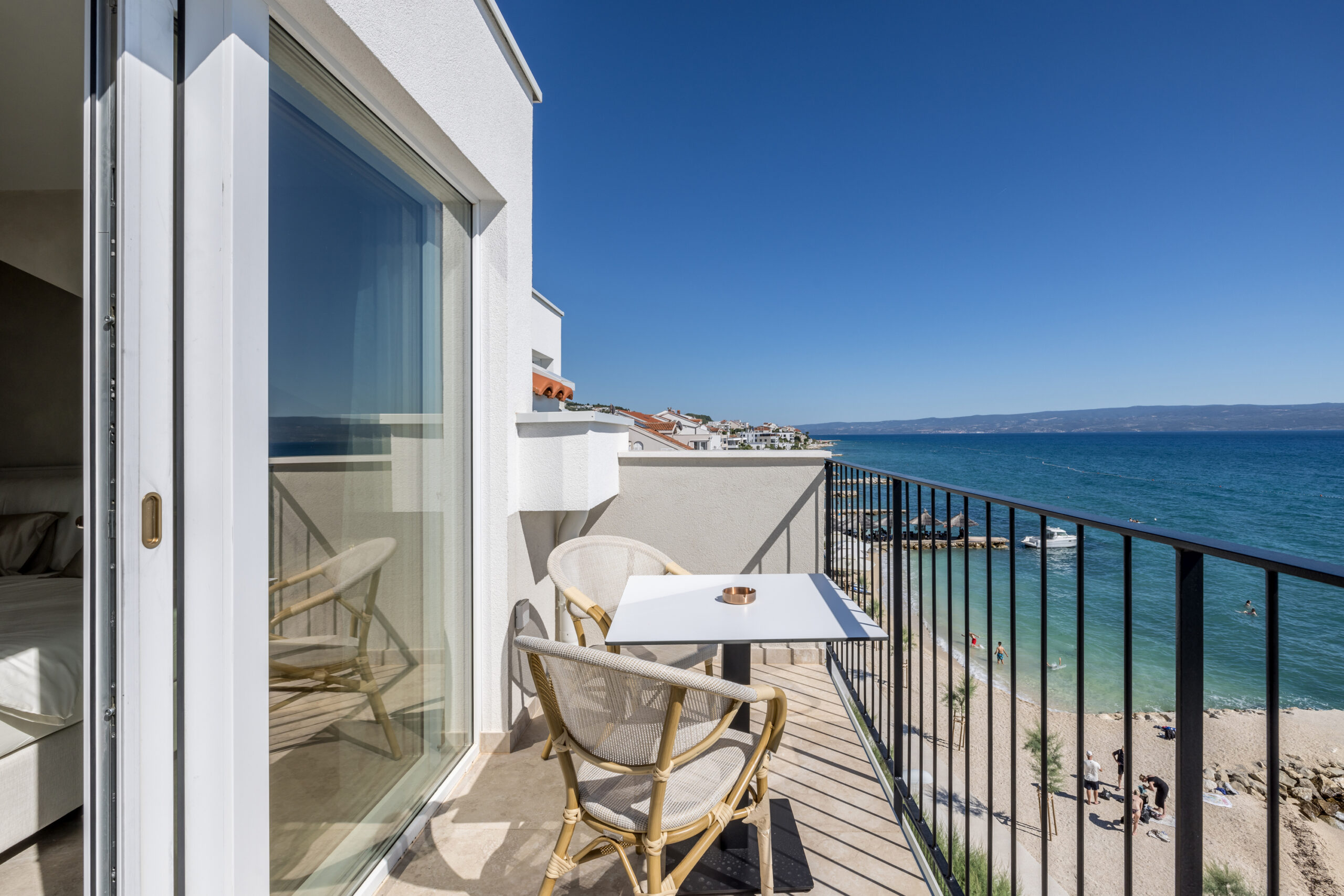 Standard balcony sea view